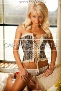 Lilly escort - 34C bust, Blonde hair, Green eyes
