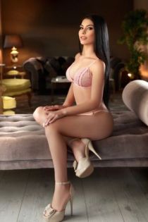 Star escort - Dior English escorts