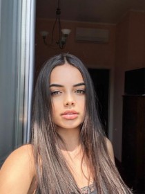 Peaches escort - 30B bust, brunette hair, brown eyes