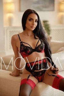 Karina escort - 34C bust, Brunette hair, Brown eyes