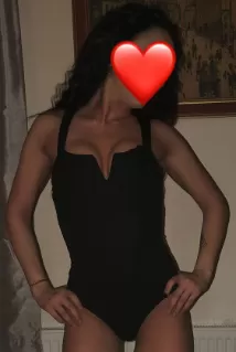 Vanessa escort - 32B bust, black hair, brown eyes