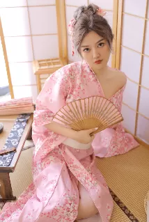 Juriko escort - 32C bust, brown hair, hazel eyes