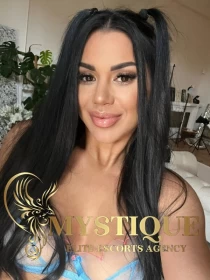 European escort Justina