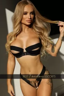 blonde escort Arabella
