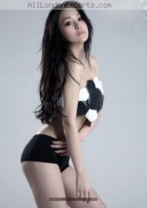 natalie escort - 32C bust, brunette hair, Hazel eyes