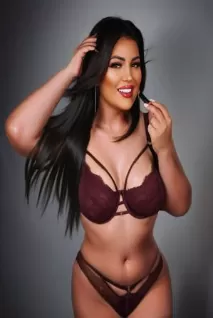 Lara Escortss escort - 34E bust, brunette hair, hazel eyes