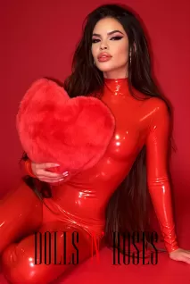 Bettina escort - 34D bust, Red hair, Green eyes