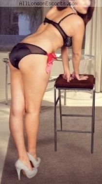 Aisha escort - 34C bust, Brunette hair, Brown eyes