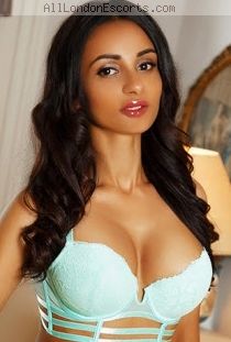 Compare to Rochelle escort