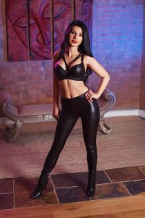 Paula escort - 34C bust, brunette hair, brown eyes