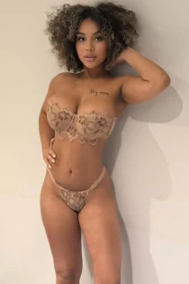 brunette escort Cacao